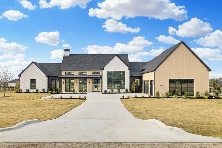 1700 Carter Ln, Gunter, TX
